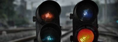 ​铁路信号灯显示和意义,铁路信号灯颜色及其含义每盏不大于多少W