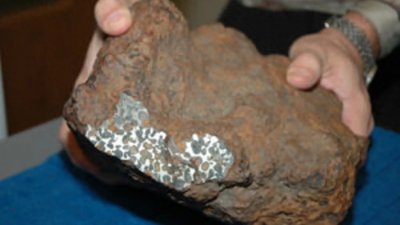 ​45亿岁的新疆阜康陨石，被贩卖至国外的稀世珍宝，现在怎么样了？