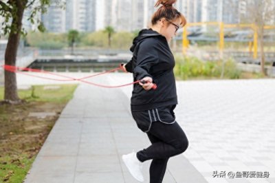 ​跳绳1000下能消耗多少卡路里(跳多久可以减肥成功？)