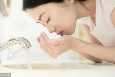 ​用醋洗脸的正确方法（你必需知道关于用醋洗脸的这几件事）